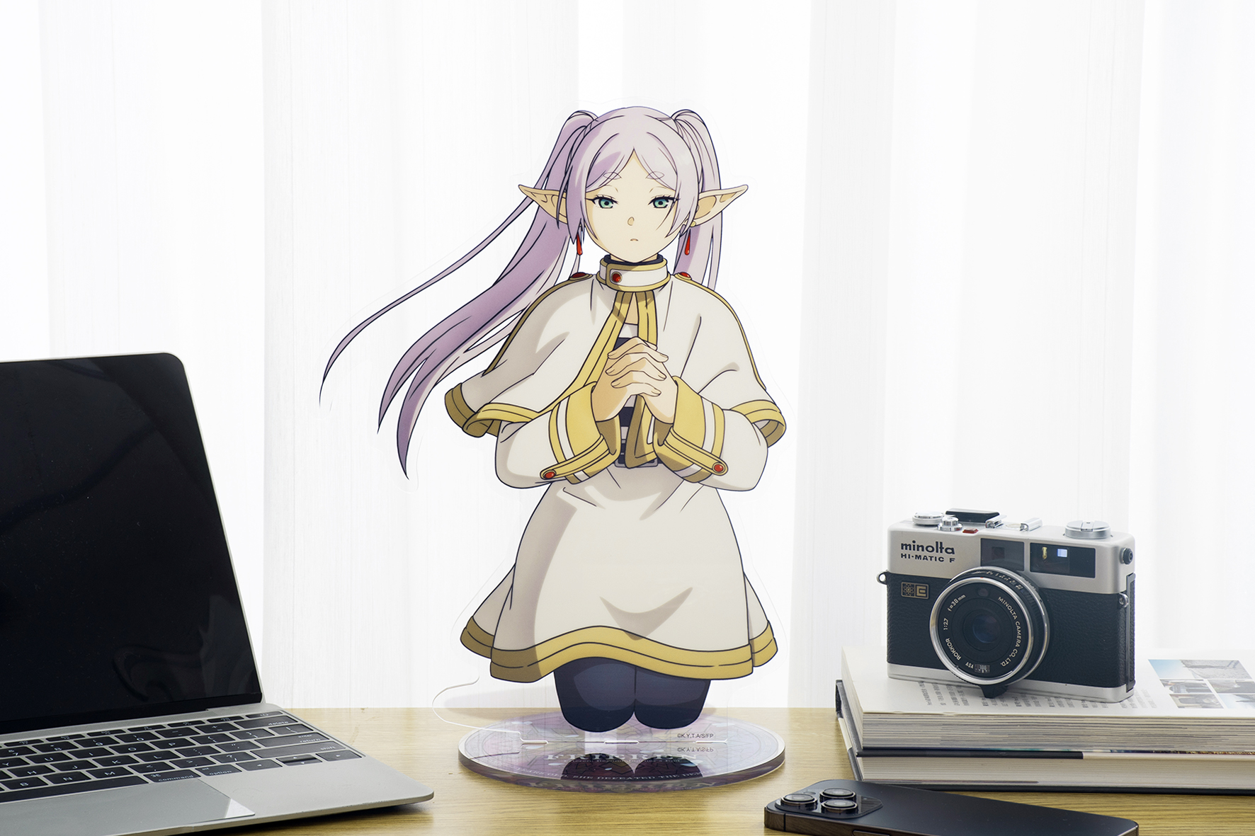 8.《葬送的芙莉蓮》芙莉蓮超大壓克力立牌